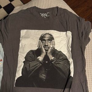 2pac shirt (M)